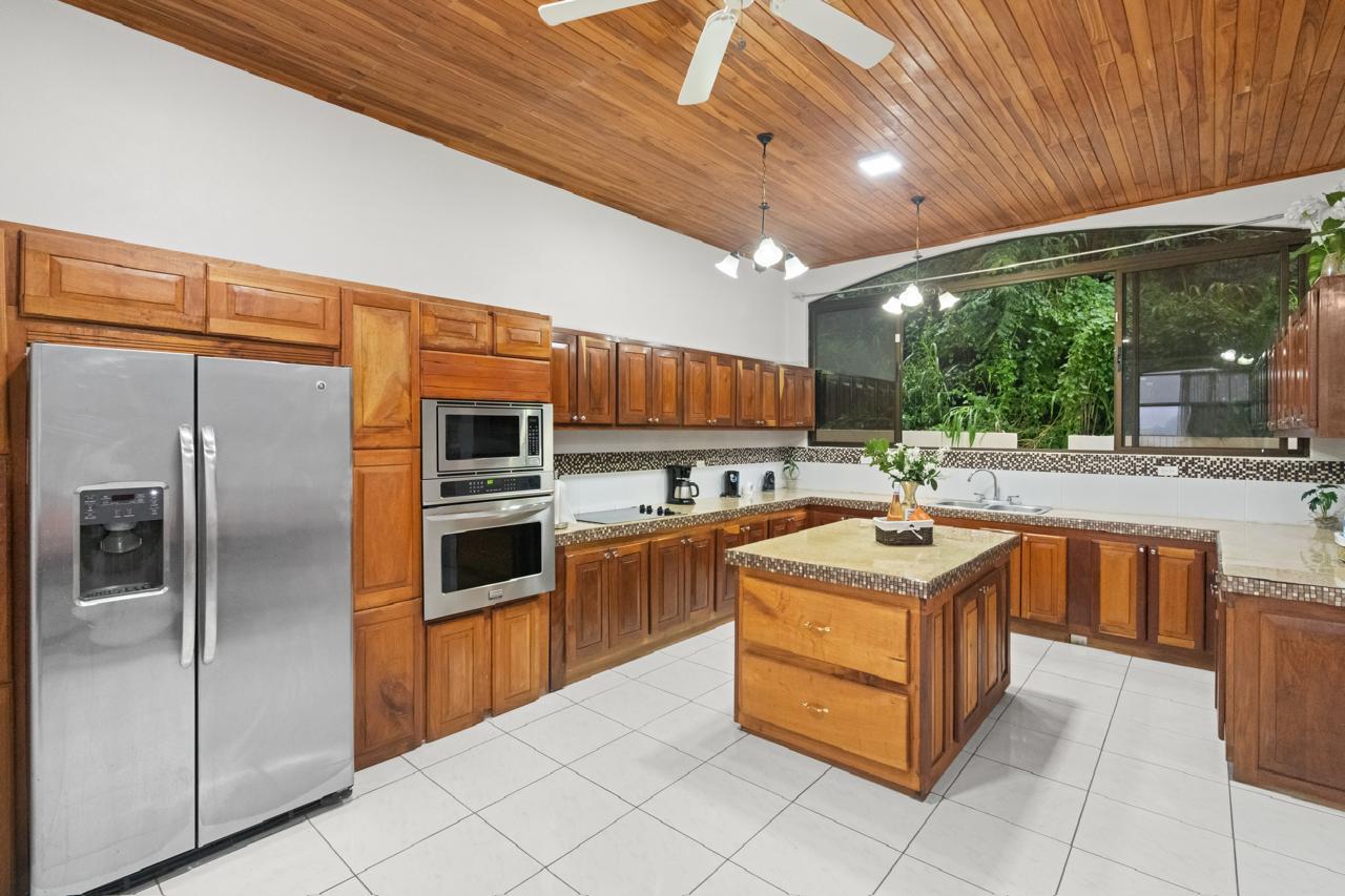 Luxury 19-Bedroom Property with Pools, Gardens & Stunning Ocean Views  photo 10