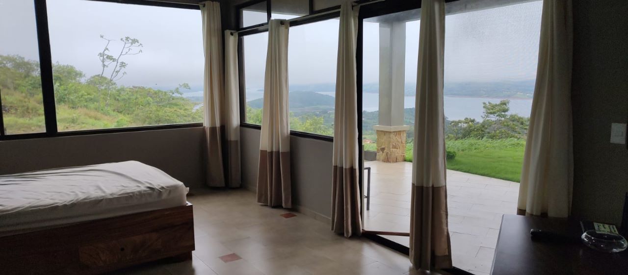 Luxury 2 Bedroom / 2 Bathroom Home W/  Stunning Lake & Volcano Views photo 14