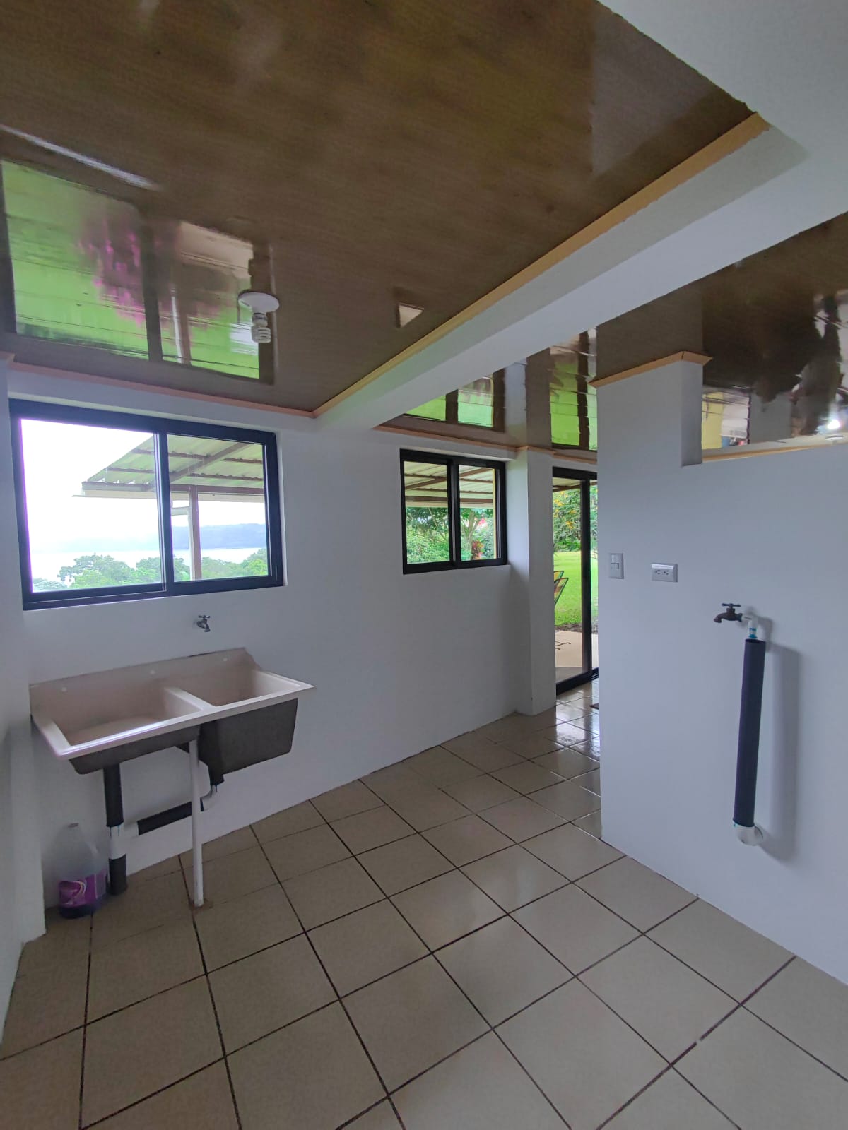 Sprawling, 2 BD/2 BA Home+Office+Apt+Stables+Green House in Tronadora photo 33