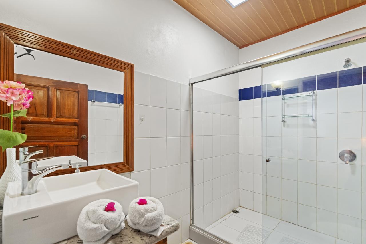 Luxury 19-Bedroom Property with Pools, Gardens & Stunning Ocean Views  photo 37