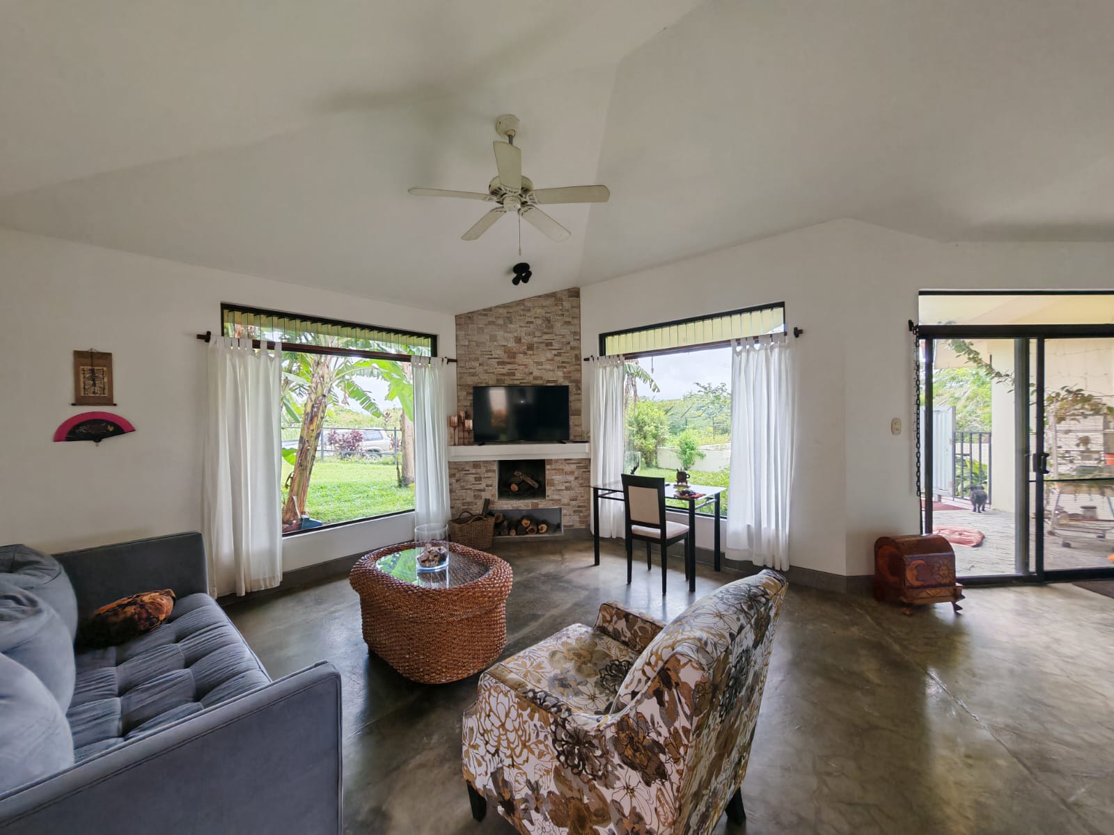 Charming 2BR Home + 1BR Casita on 1,000 m² Lot with Volcano & Lake Views photo 10