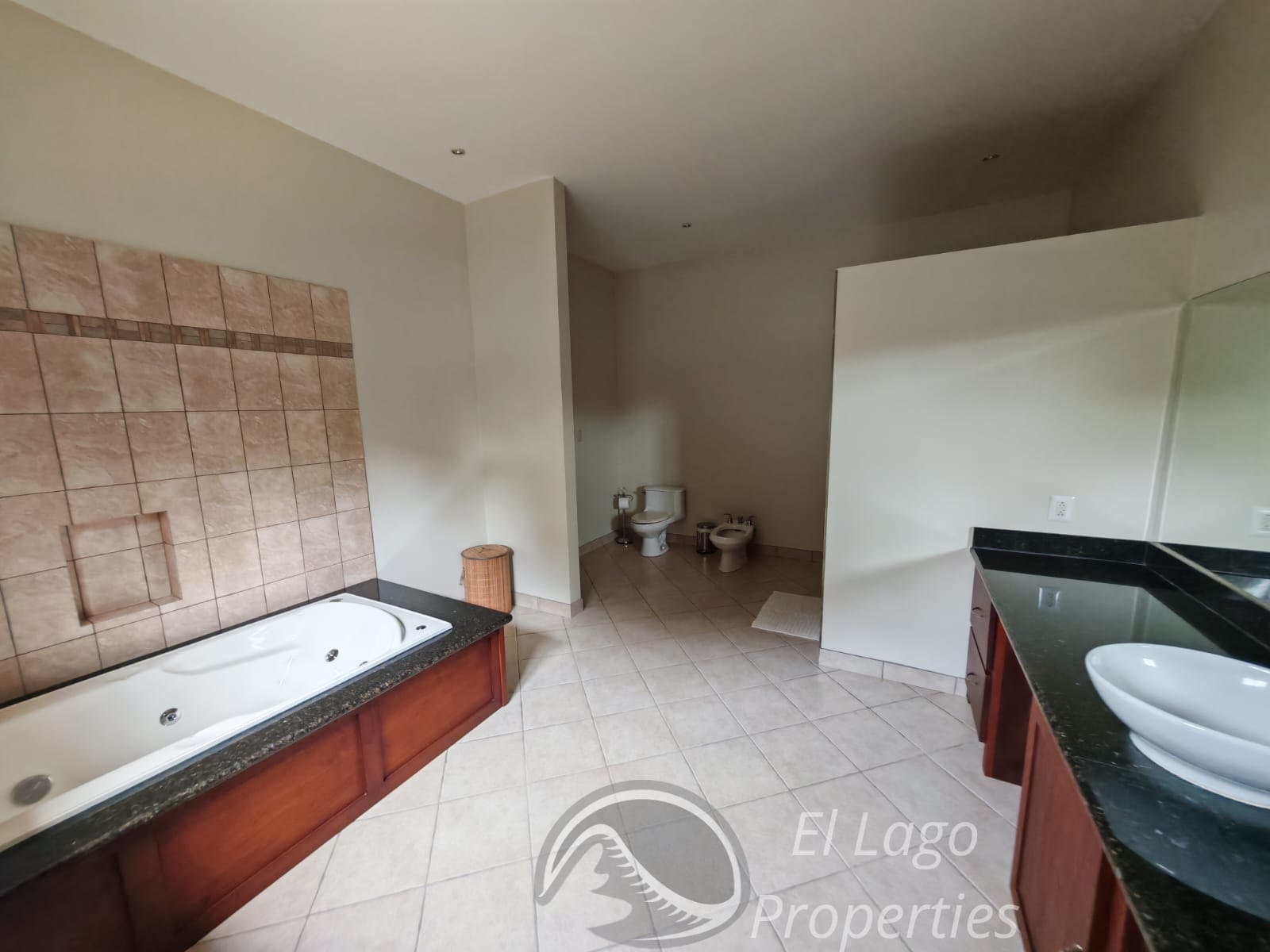 Luxurious Home 4 BD 4 BA With Amazing Lake Views In Nuevo Arenal  photo 34