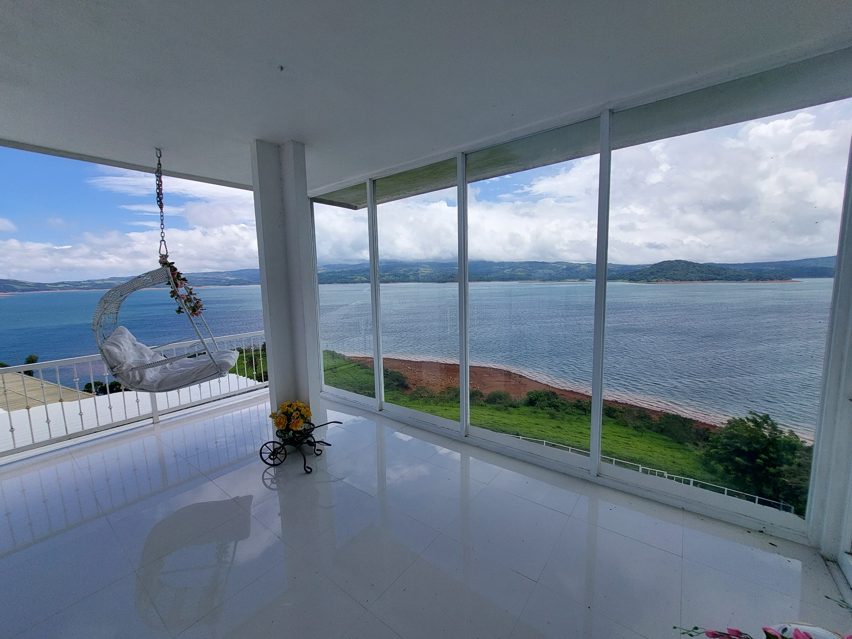 Luxury 7.41 Acre Estate 13 BD 10 BA w/ beautiful views of Lake Arenal & the Volcano  photo 16