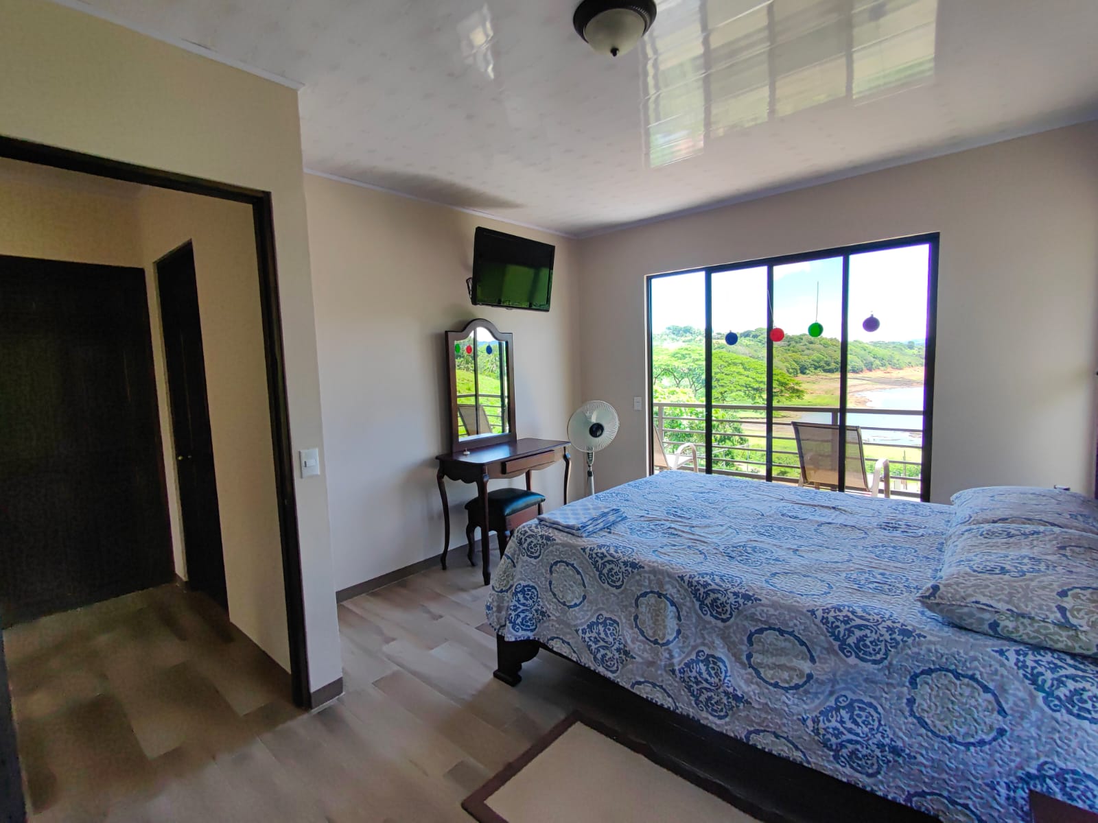 Charming 2BD, 1.5 BA LAKE VIEW Home Just Steps from Lake Shore in Tronadora  photo 14