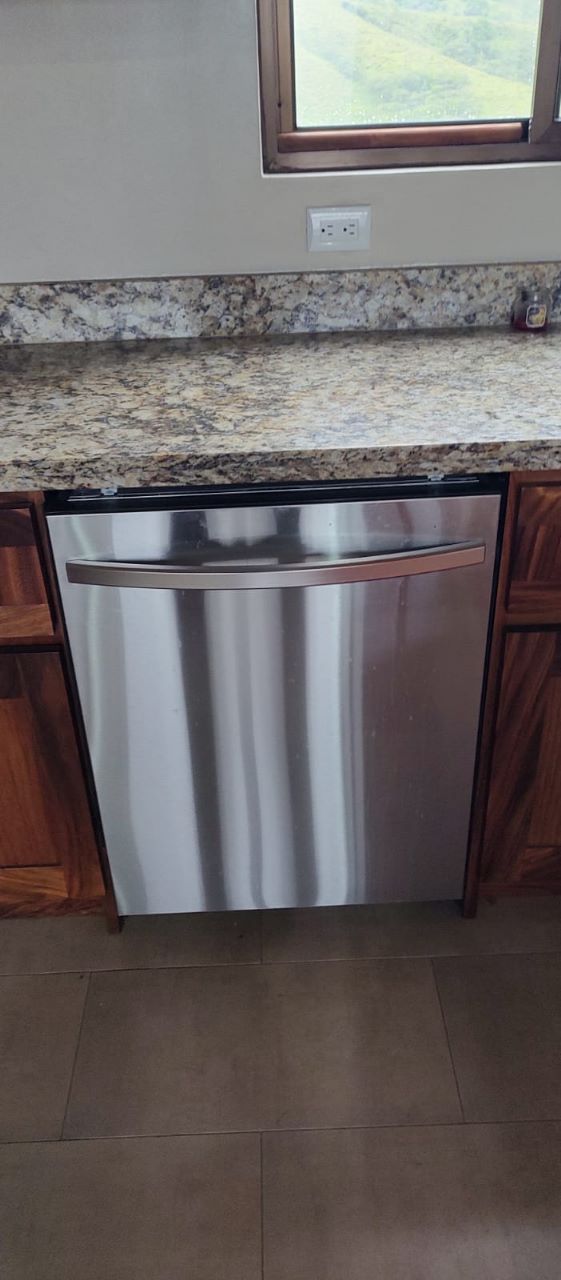 Luxury 2 Bedroom / 2 Bathroom Home W/  Stunning Lake & Volcano Views photo 8