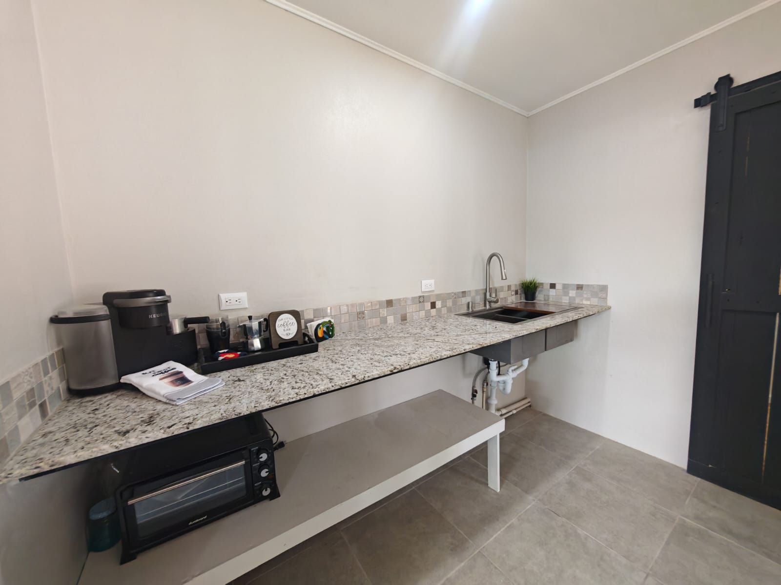 Spacious & Stylish Home 3BD 2BA + Apartment, Fully Furnished In Tronadora photo 33