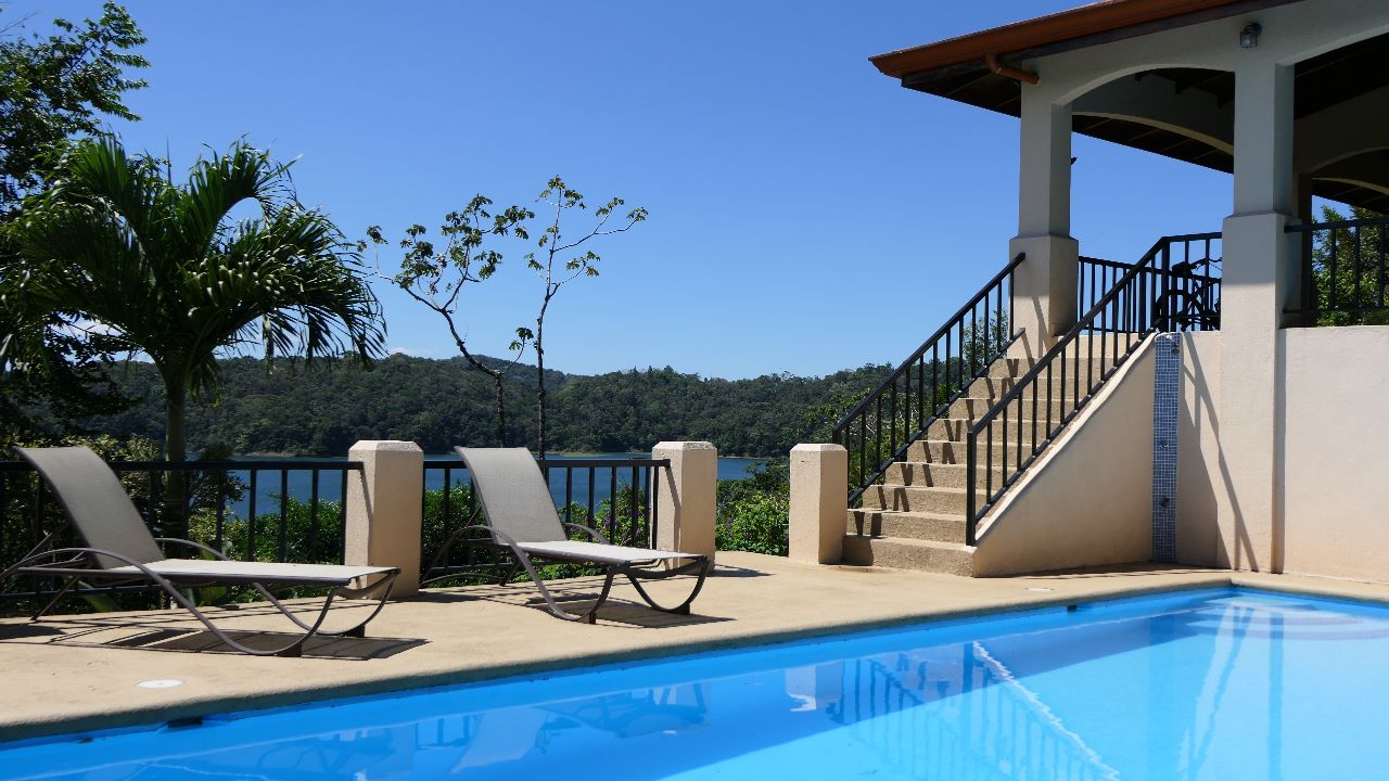 A new beautiful 2 BD/2 BA lake, volcano & rain forest view Casita  photo 25