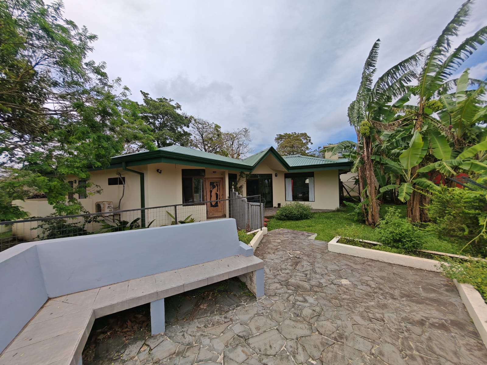 Charming 2BR Home + 1BR Casita on 1,000 m² Lot with Volcano & Lake Views photo 26