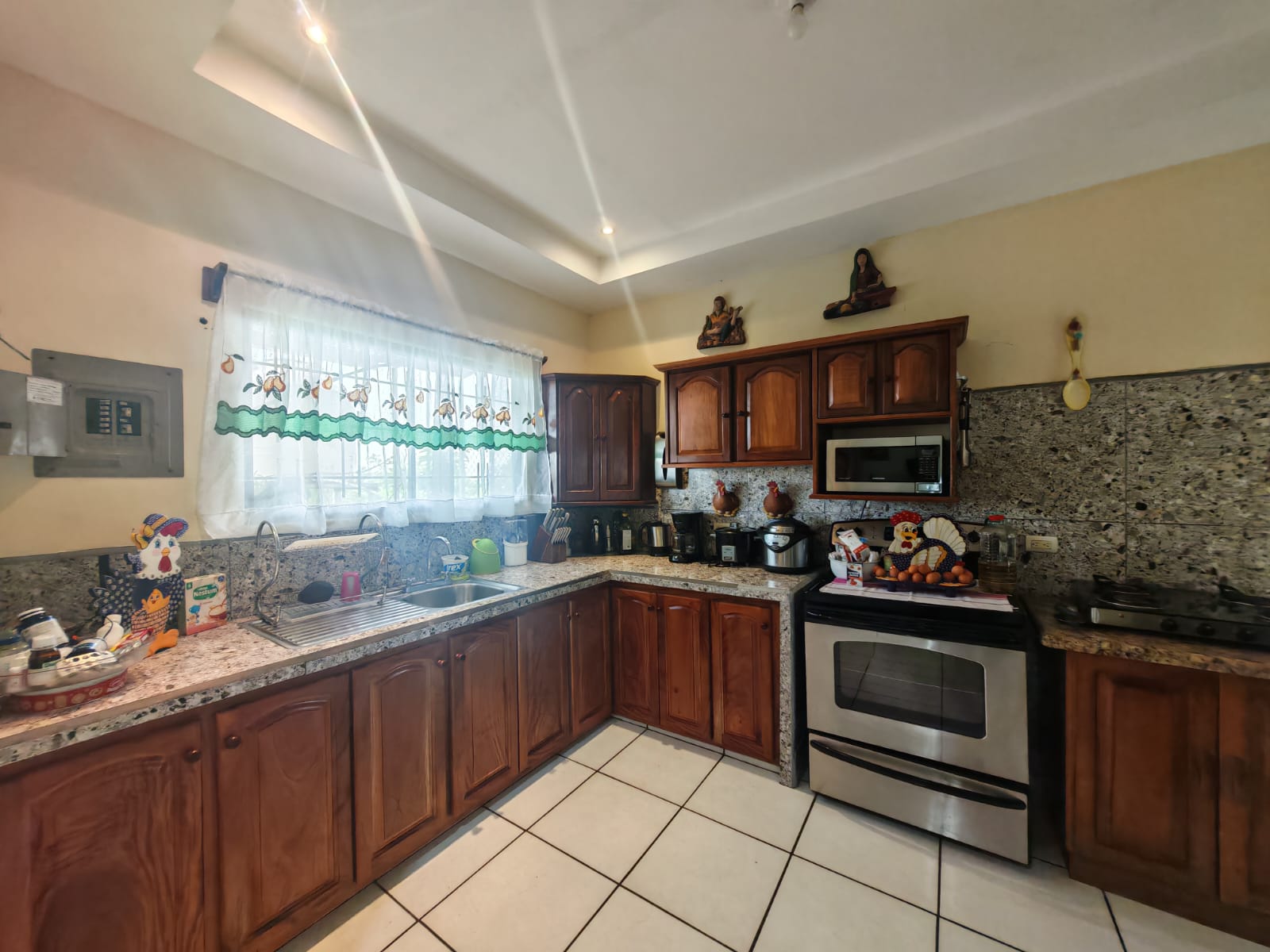 Beautiful 3-bedroom, 2-bathroom Home on a Sprawling 26,313 m² (6.5 Acres) lot  photo 11