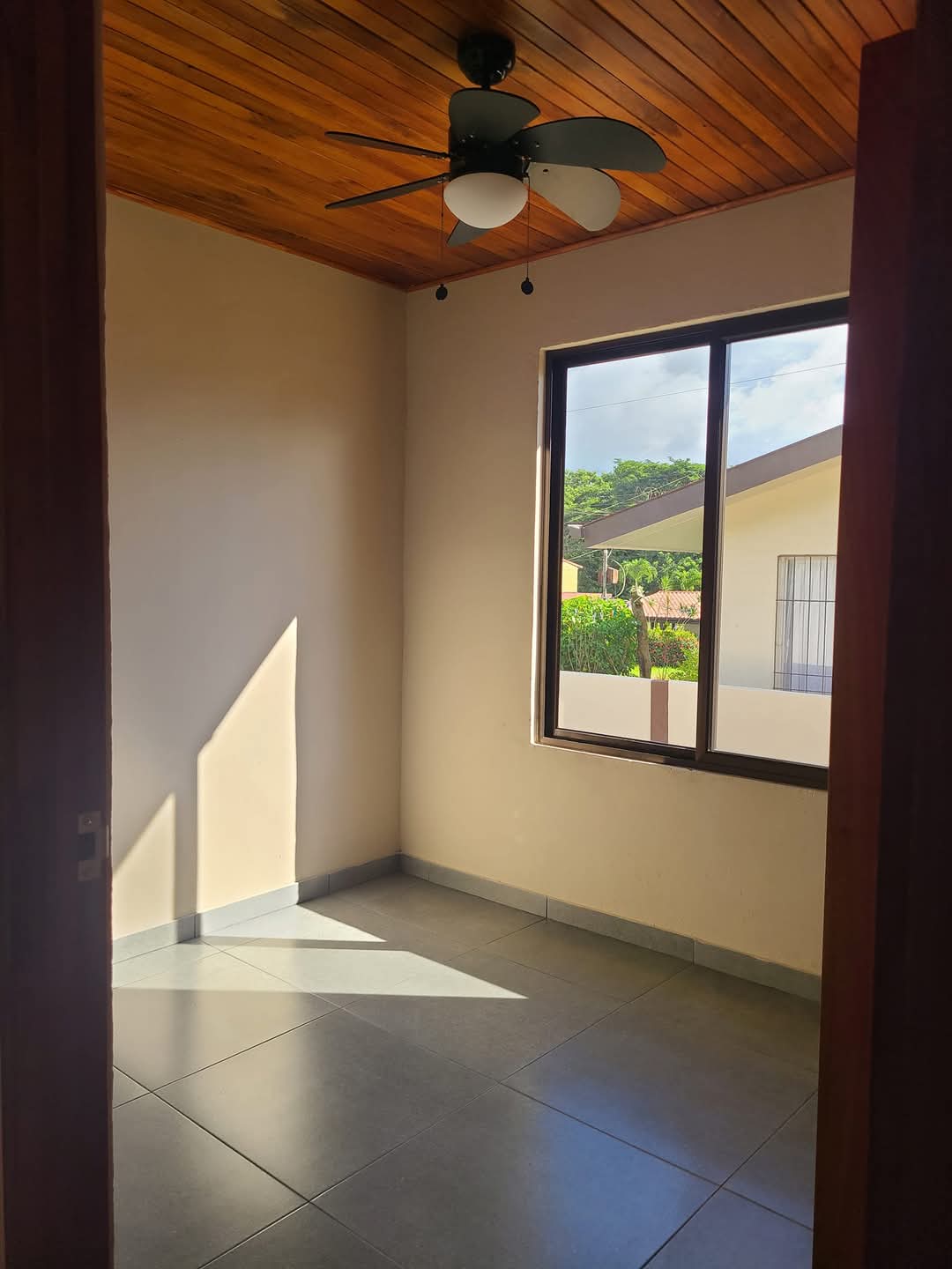 Charming Home 2BD 1BA in a Quiet Neighborhood Near Lake Arenal Park  photo 12