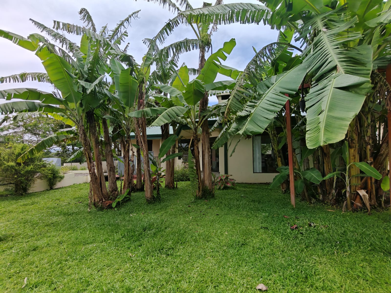 Charming 2BR Home + 1BR Casita on 1,000 m² Lot with Volcano & Lake Views photo 27