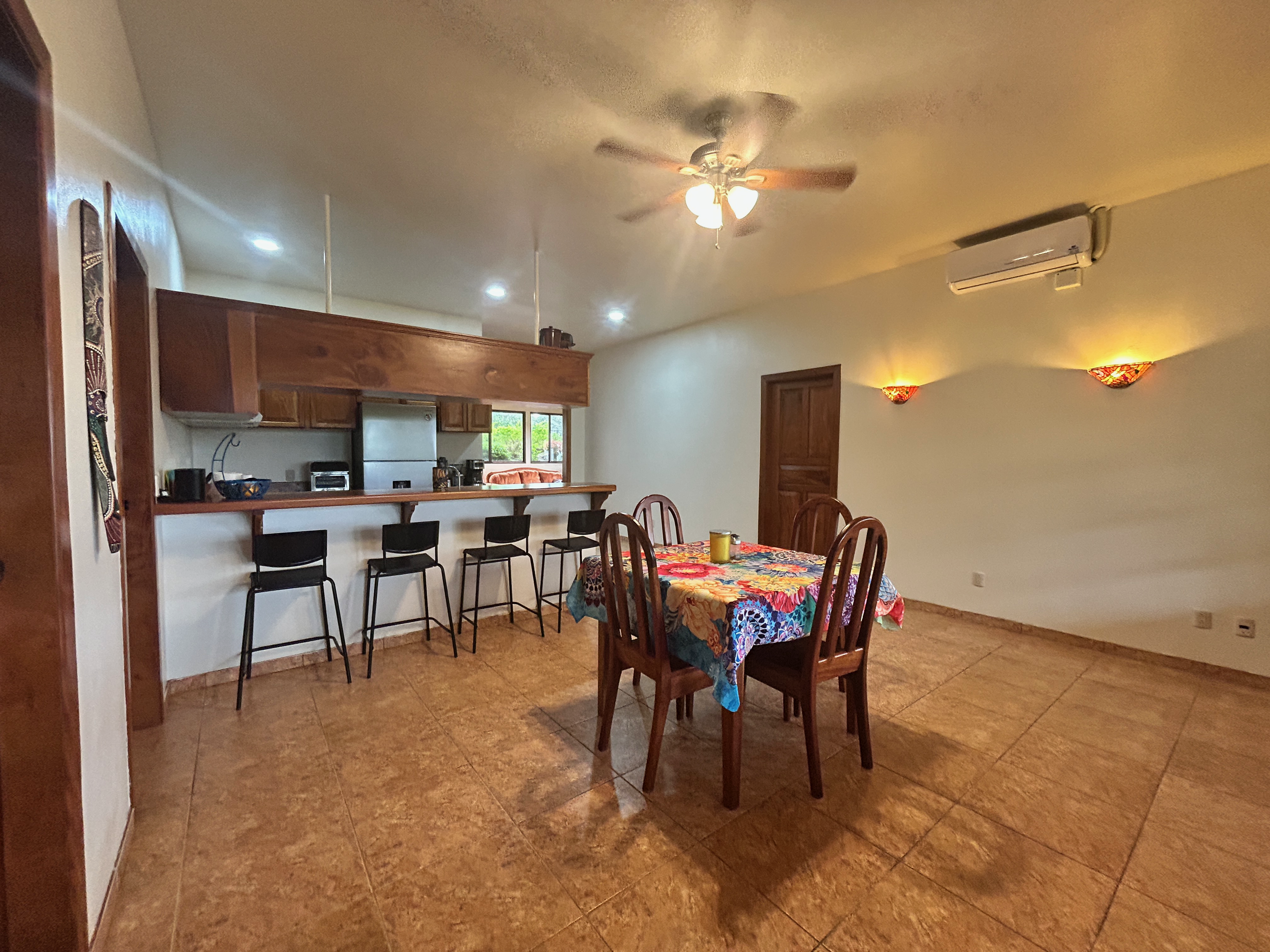 Charming 3-Bedroom Home with Guest House & Stunning Lake Arenal Views  photo 12