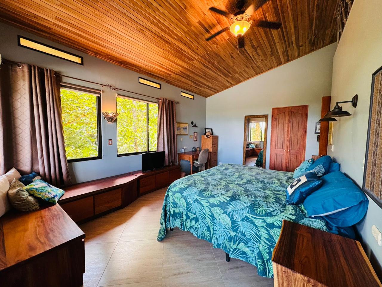 Lake & Volcano View Estate with Pool, Jacuzzi & Apt In El Aguacate photo 14