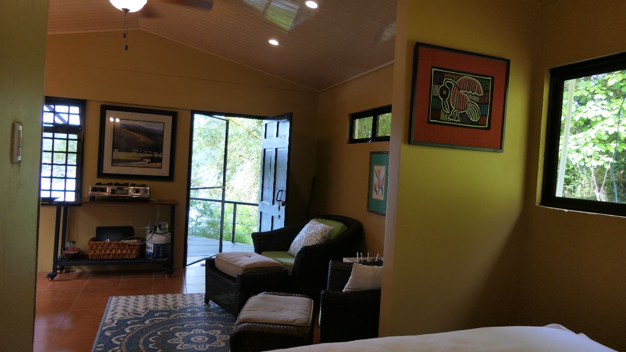 A very unique 1 Bedroom/1 Bathroom Boat House with lake access photo 11