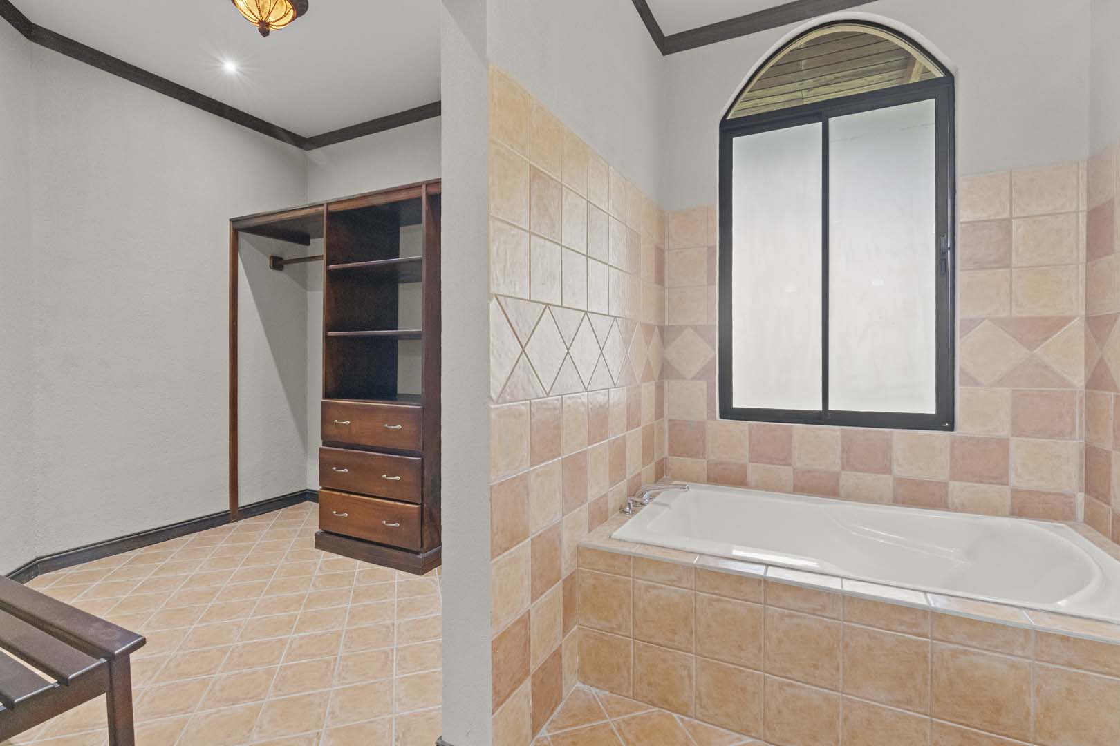 Luxury Home w/ Stunning Mountain Views on a 10,000 m² Estate photo 21