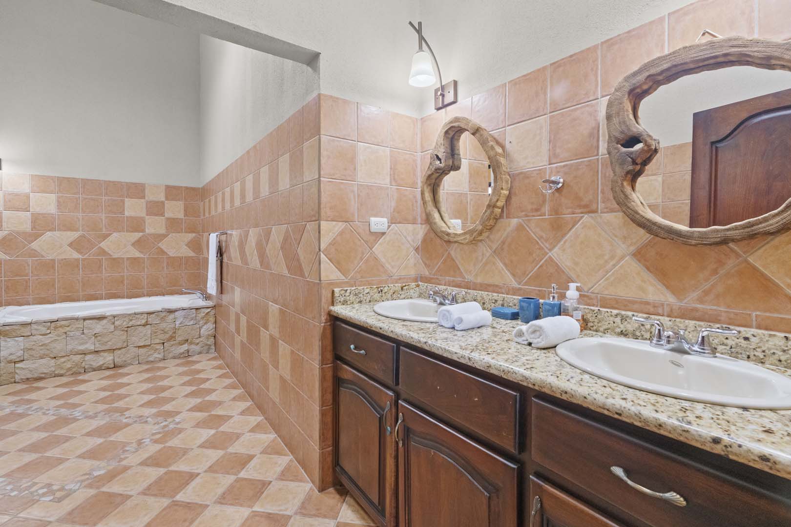 Luxury Home w/ Stunning Mountain Views on a 10,000 m² Estate photo 20