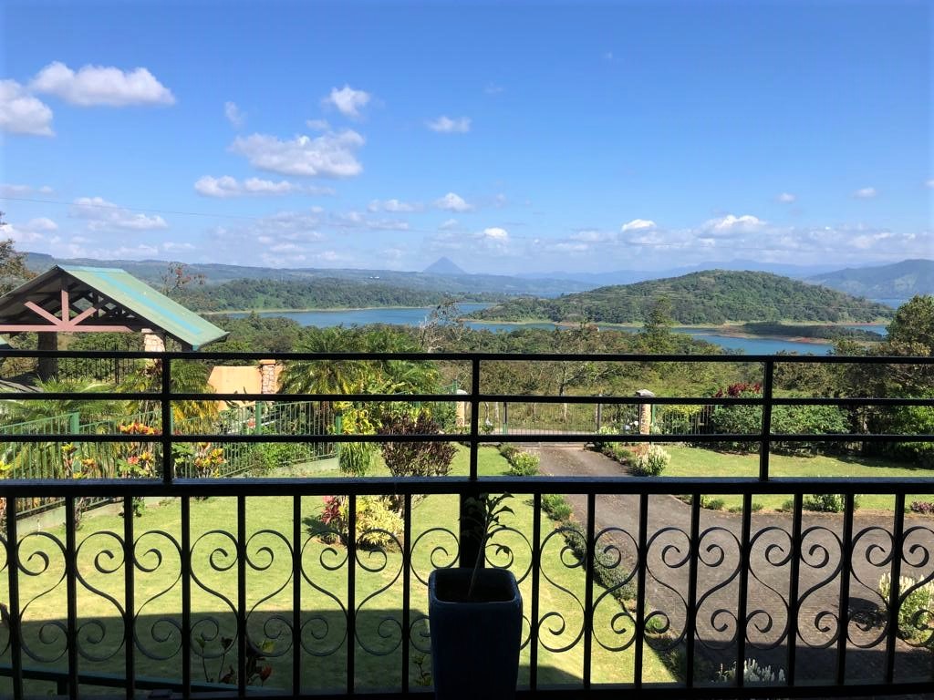 Stunning 374 m² 3BD 3BA Home with Expansive Lake and Volcano Views photo 32