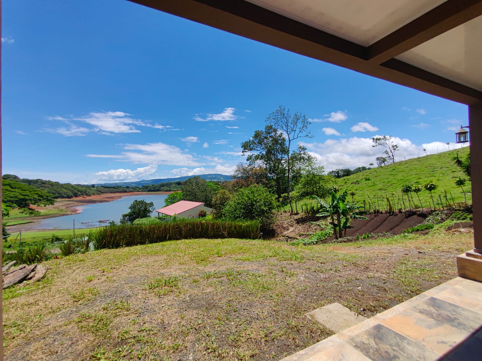 Charming 2BD, 1.5 BA LAKE VIEW Home Just Steps from Lake Shore in Tronadora  photo 6