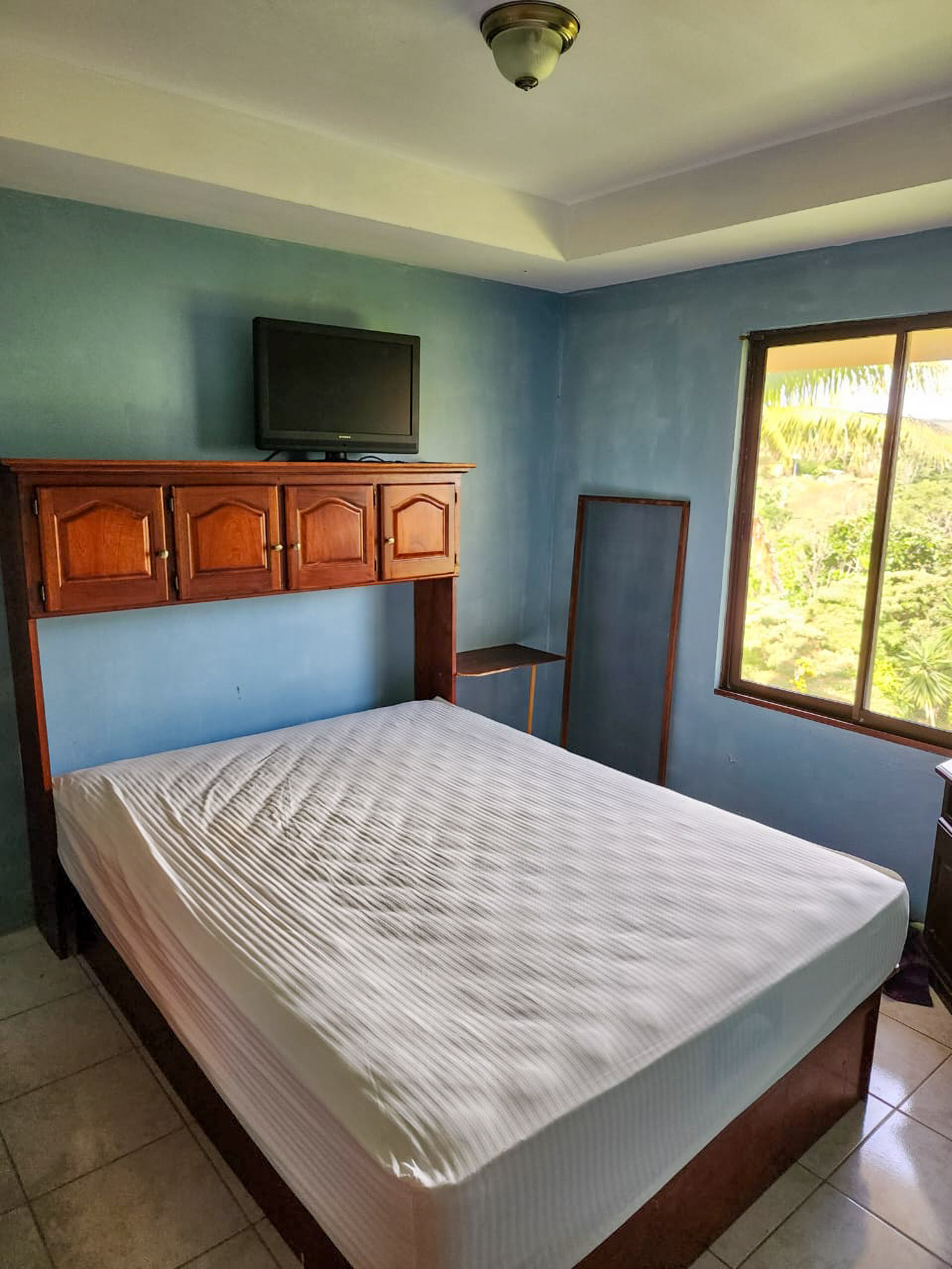 Lake view Residence 6 BD/5BA with Commercial Opportunity photo 10