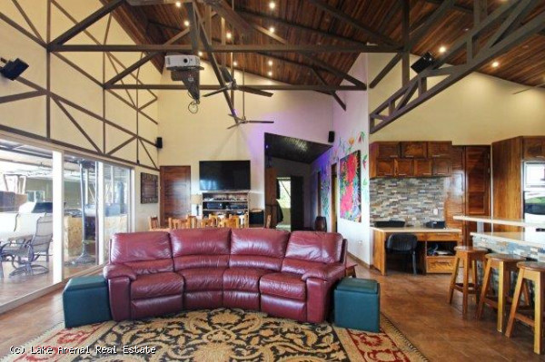 Modern Bali-Style Home, 8 BD, 5 BA 3,70 Acre In Nuevo Arenal photo 14