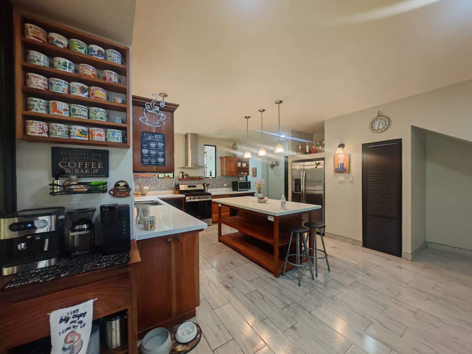 Spacious & Stylish Home 3BD 2BA + Apartment, Fully Furnished In Tronadora photo 11