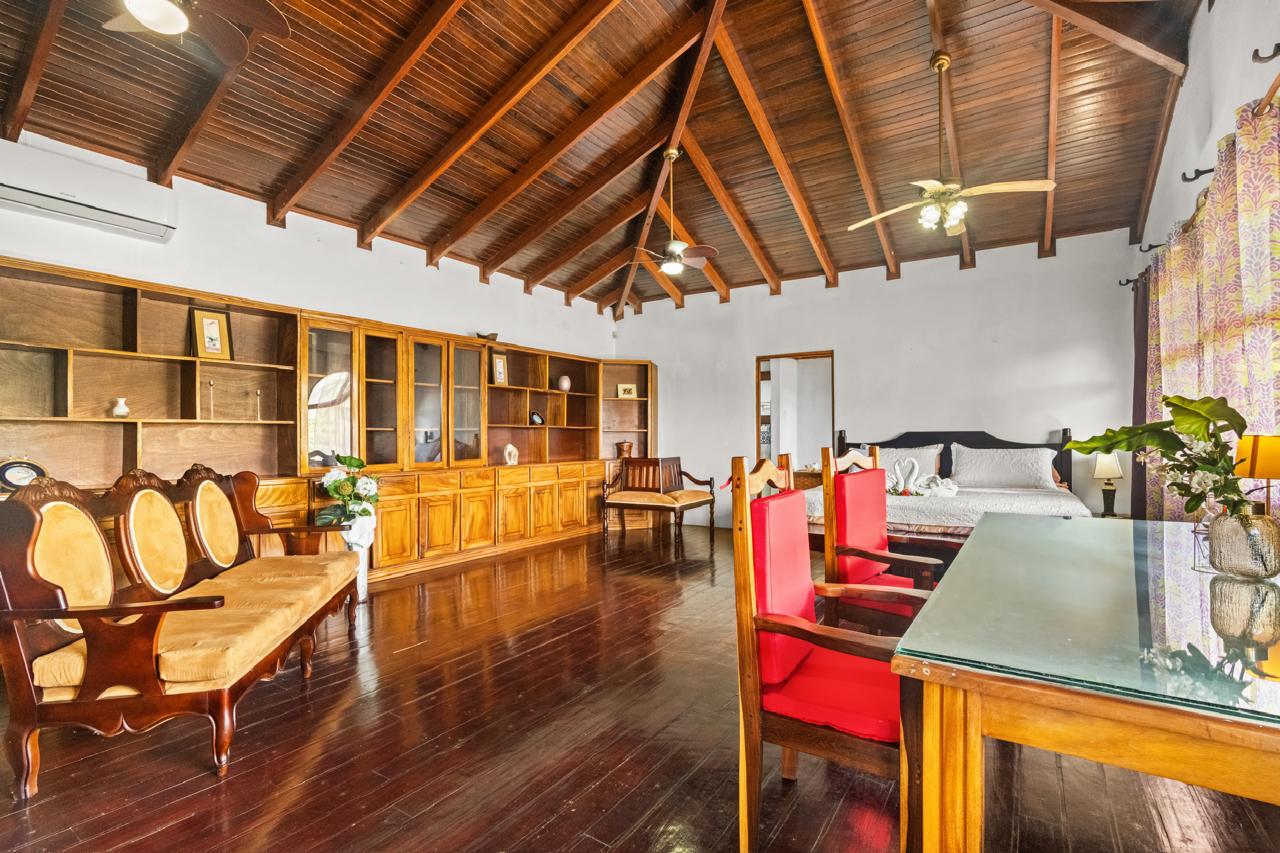 Luxury 19-Bedroom Property with Pools, Gardens & Stunning Ocean Views  photo 17