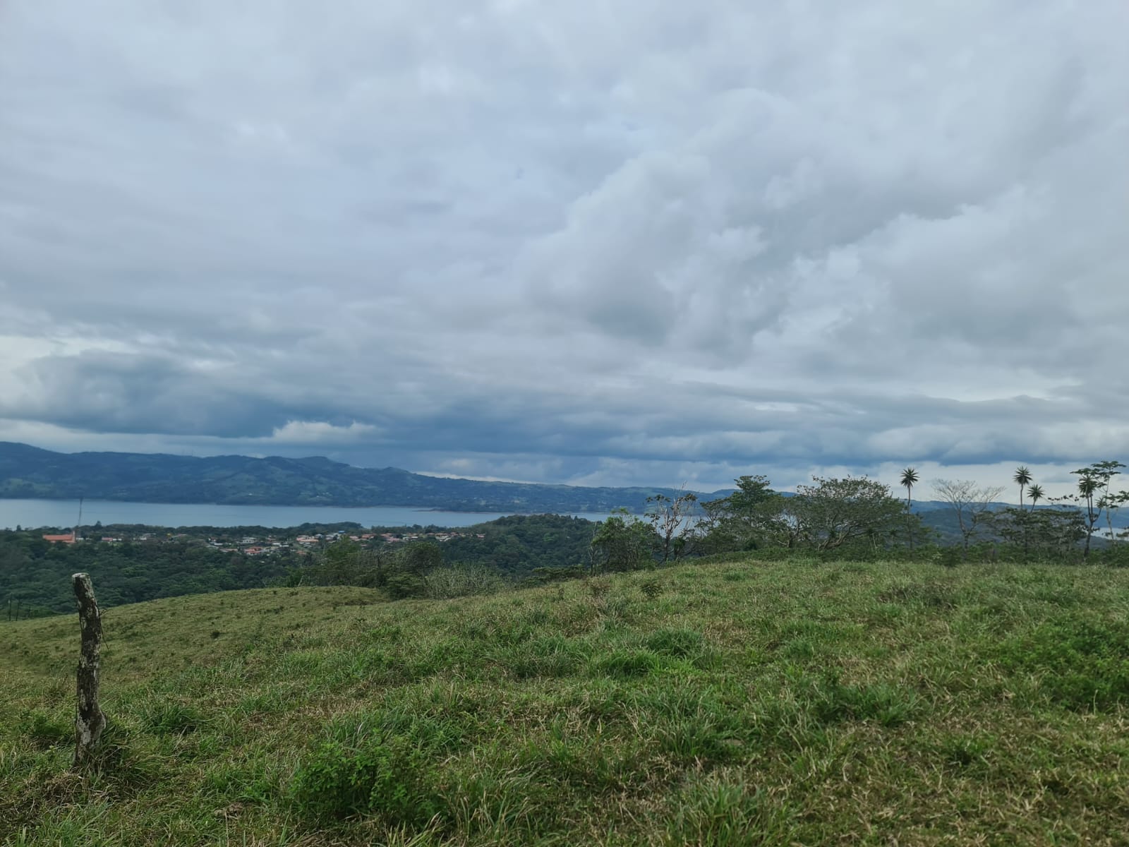 46,600 m2 (11,5 acres) Lot with Amazing Lake View in Nuevo Arenal photo 16