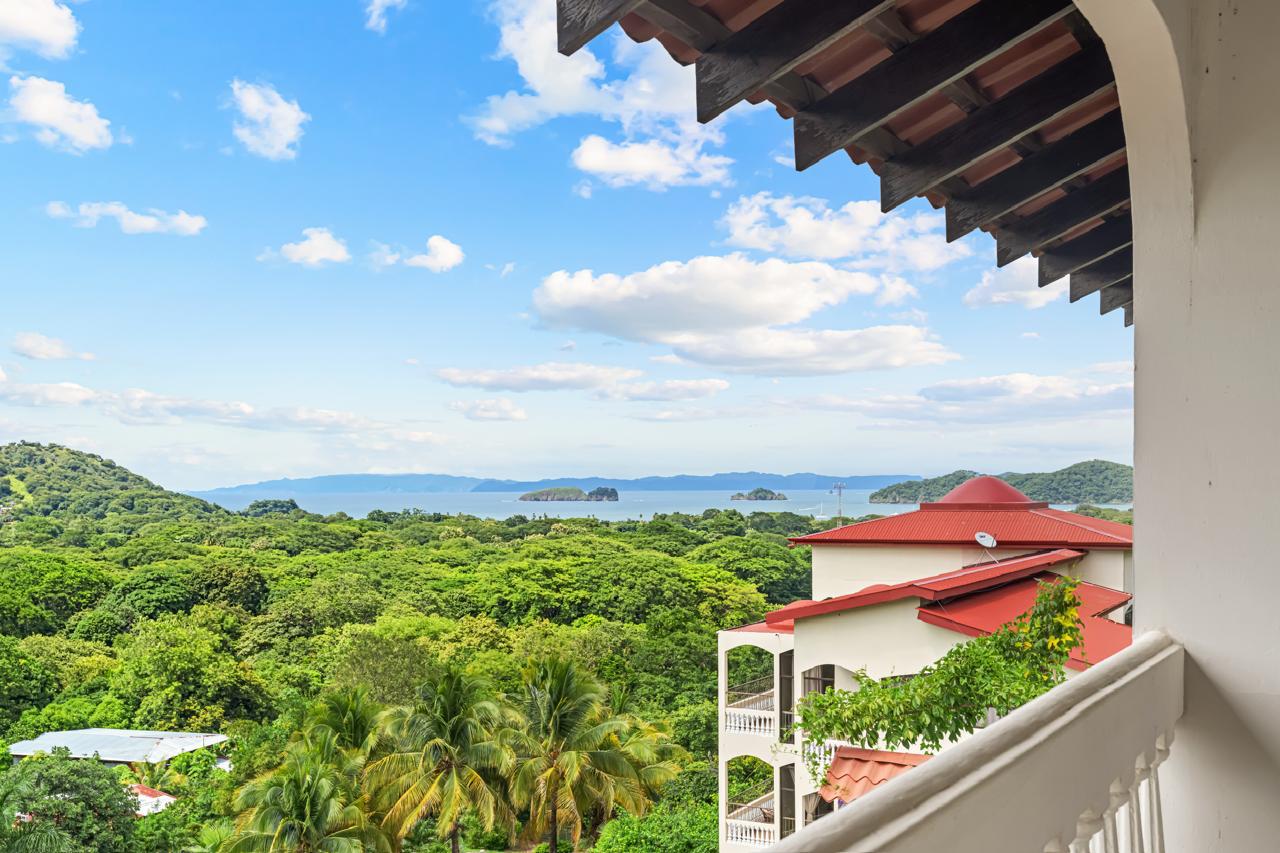 Luxury 19-Bedroom Property with Pools, Gardens & Stunning Ocean Views  photo 49