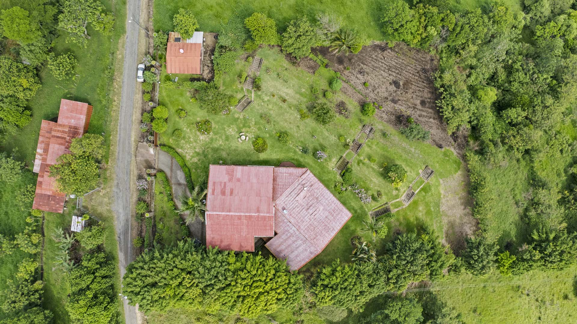 Luxury Home w/ Stunning Mountain Views on a 10,000 m² Estate photo 40