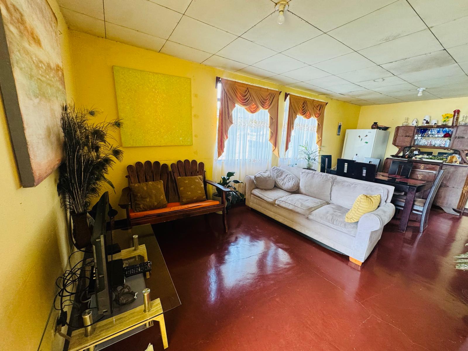 Spacious Home with Lake View and Guest Apartment in Nuevo Arenal photo 6