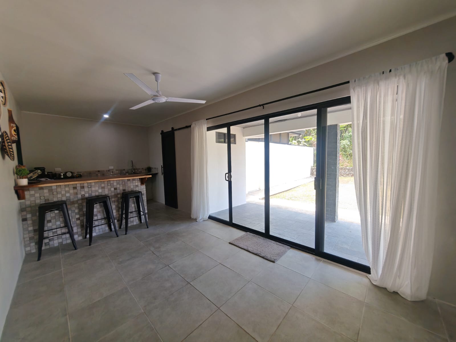 Spacious & Stylish Home 3BD 2BA + Apartment, Fully Furnished In Tronadora photo 31
