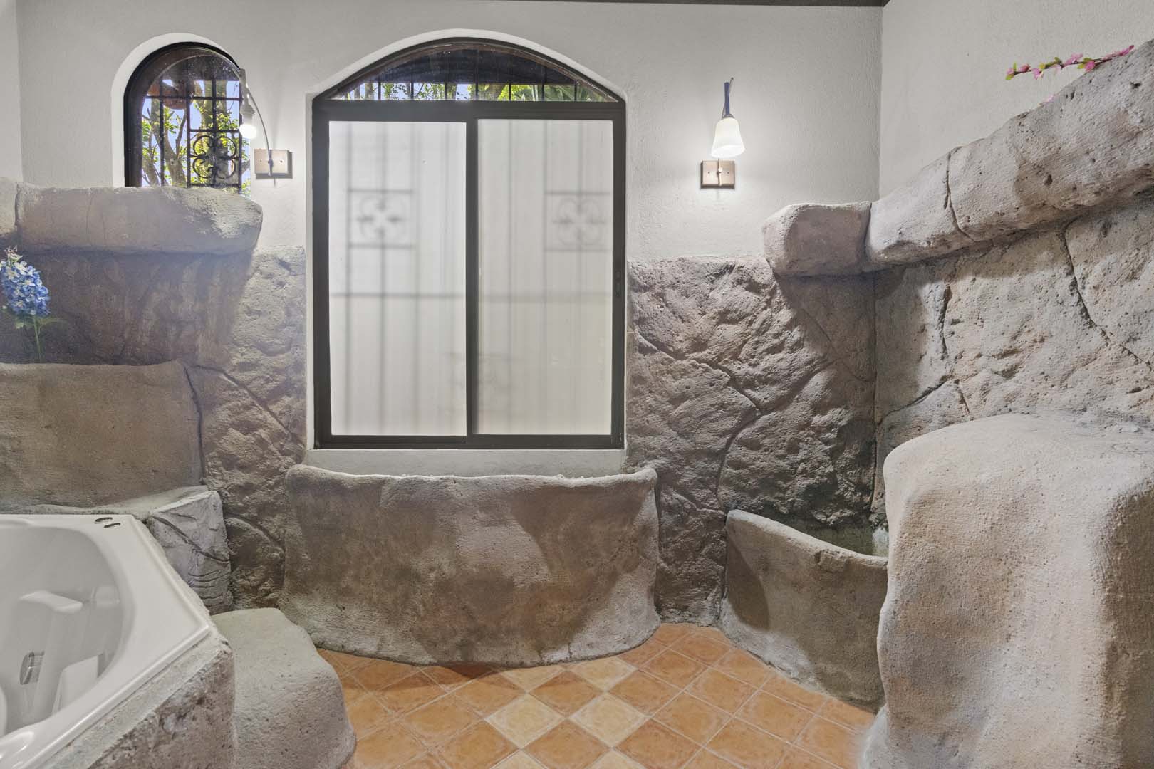 Luxury Home w/ Stunning Mountain Views on a 10,000 m² Estate photo 25