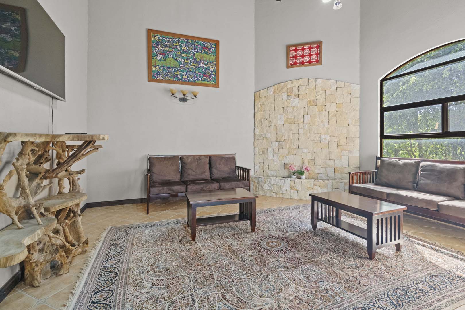 Luxury Home w/ Stunning Mountain Views on a 10,000 m² Estate photo 8