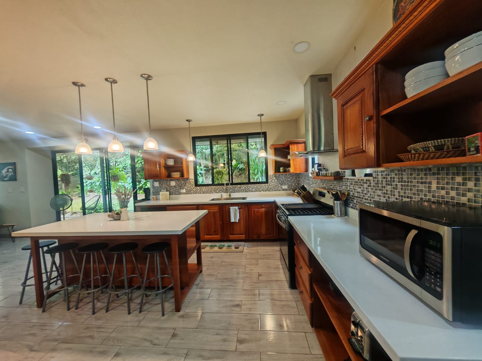 Spacious & Stylish Home 3BD 2BA + Apartment, Fully Furnished In Tronadora photo 13