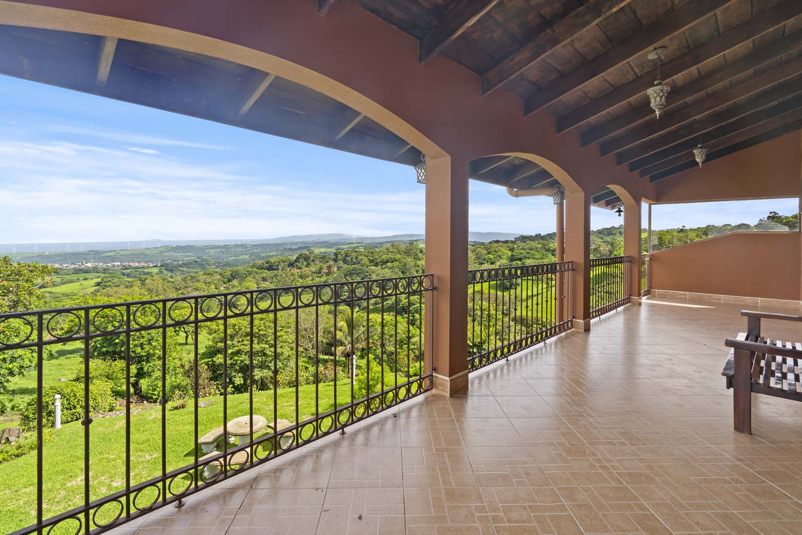 Luxury Home w/ Stunning Mountain Views on a 10,000 m² Estate photo 33