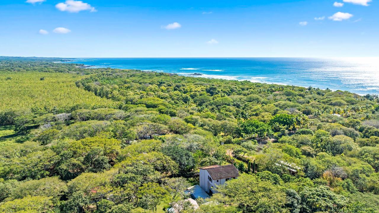 Beautiful 3-Story Property with 4 Apartments, Pool & Panoramic Comforts photo 48