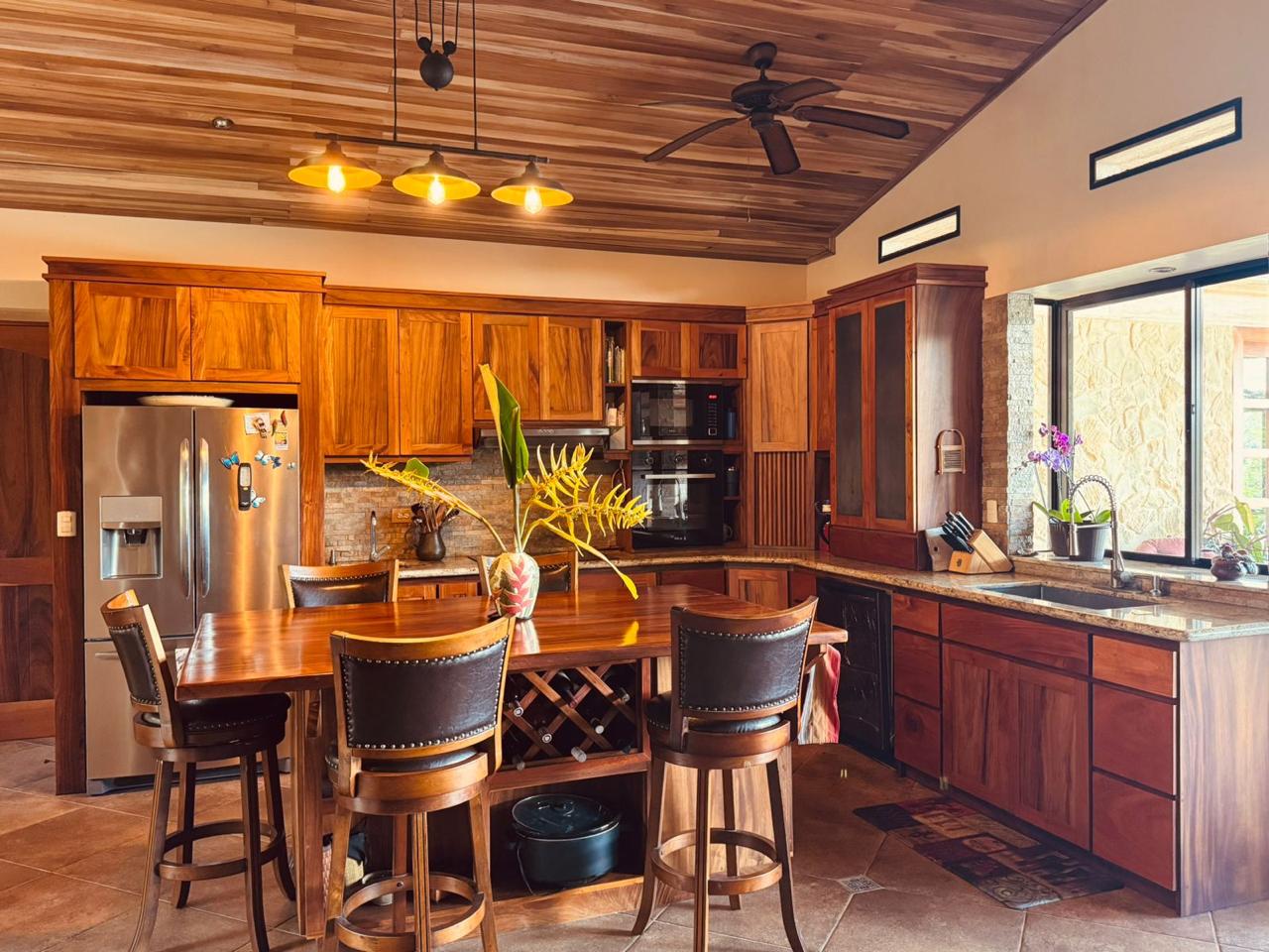 Lake & Volcano View Estate with Pool, Jacuzzi & Apt In El Aguacate photo 12