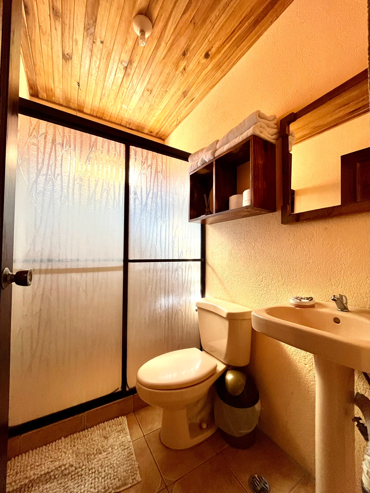 Cozy, 2BD/1BA House walking Distance to Downtown Nuevo Arenal photo 12