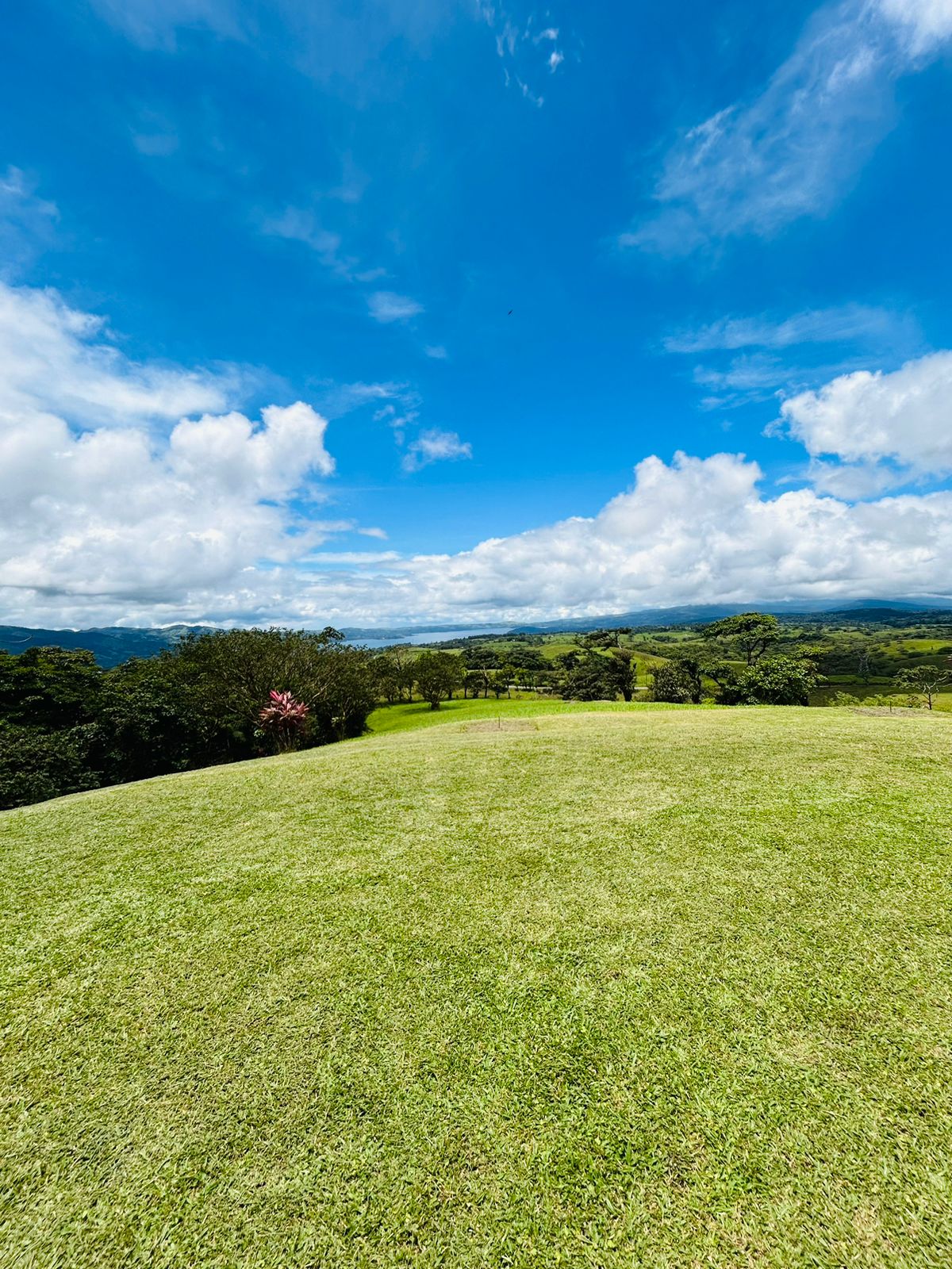 Furnished Loft Home with Jacuzzi and Panoramic Lake & Volcano Views photo 26