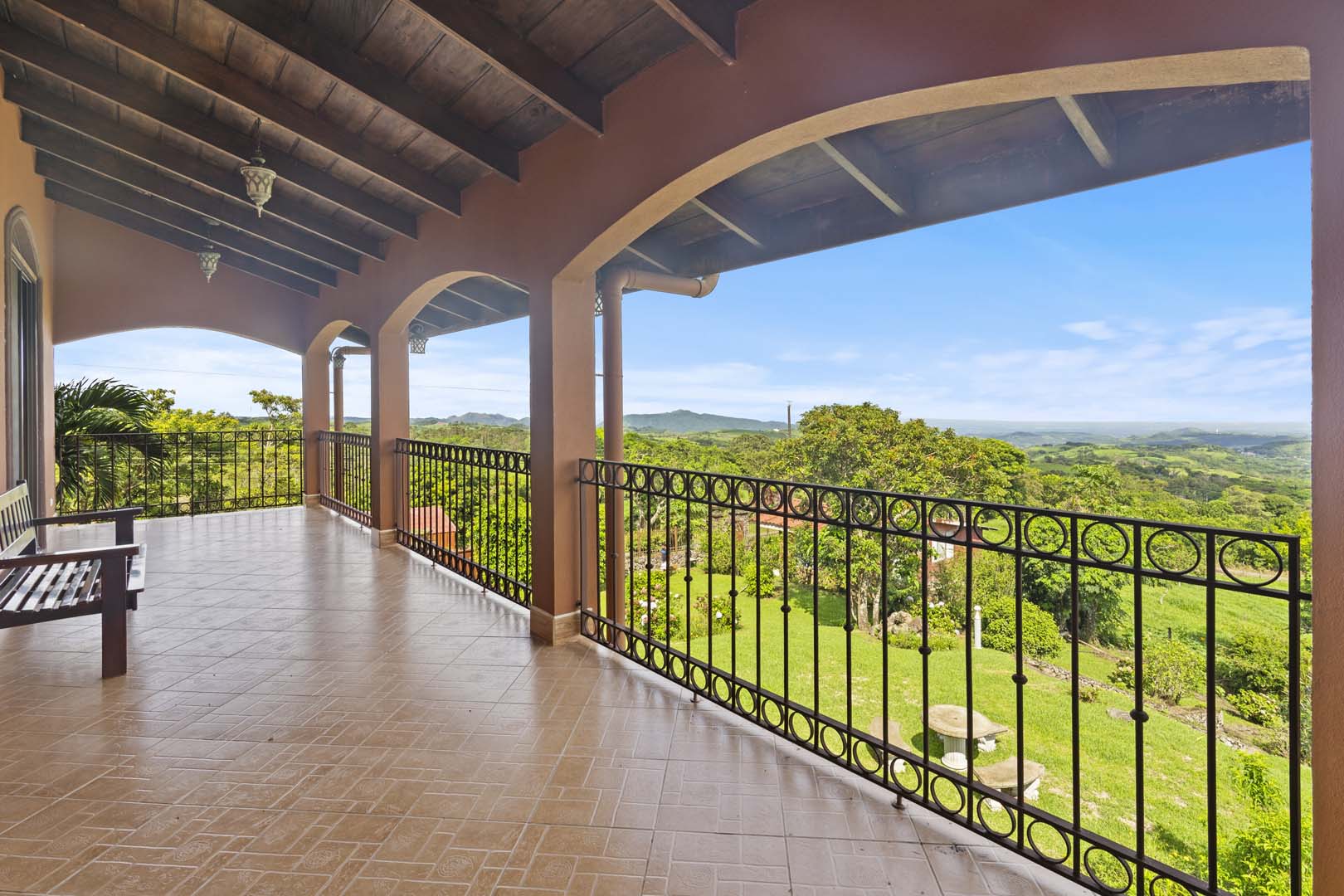 Luxury Home w/ Stunning Mountain Views on a 10,000 m² Estate photo 34