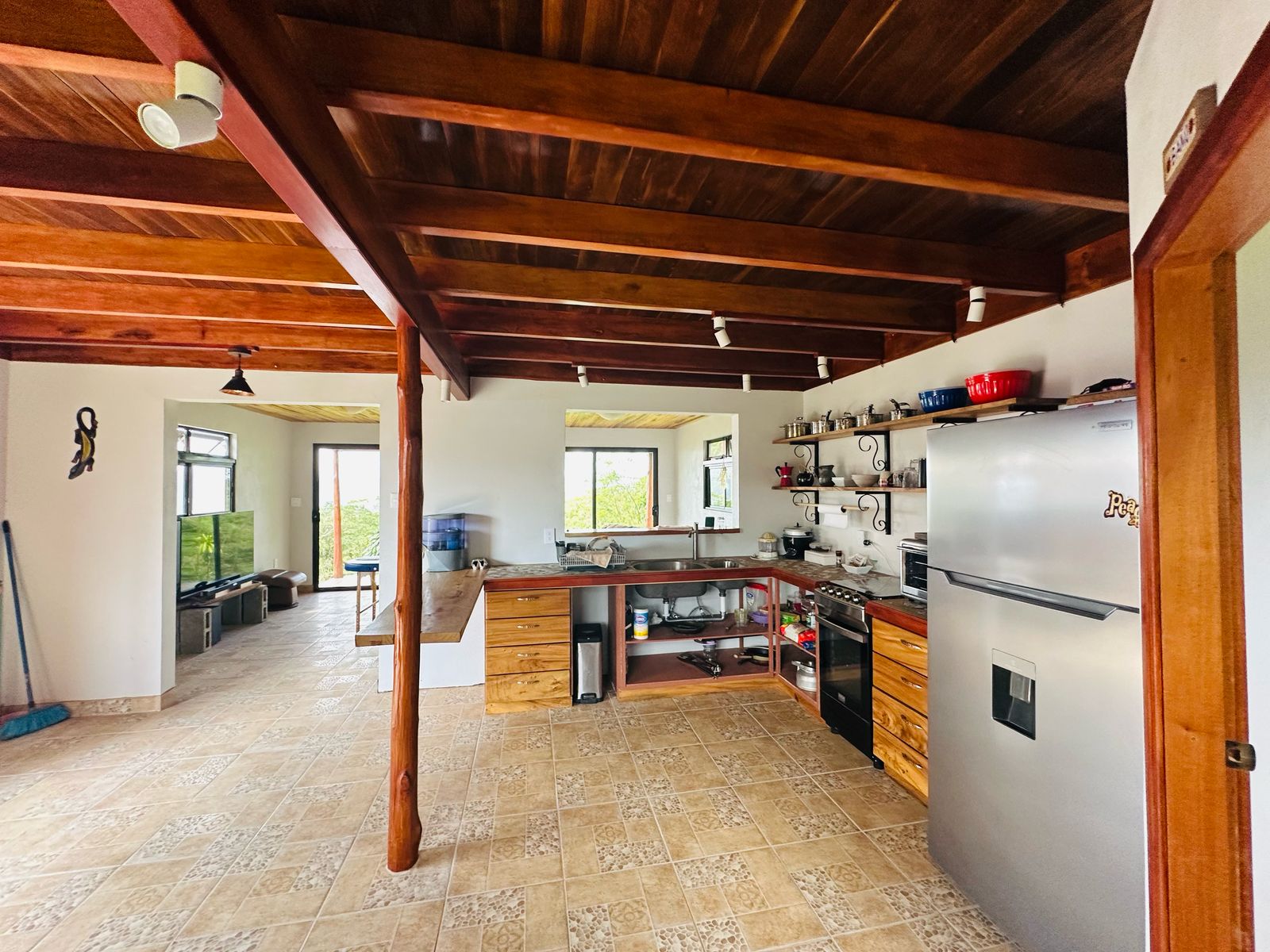 Newly 1 Bedroom 2 Bathroom Home with Lake and Volcano View  photo 7