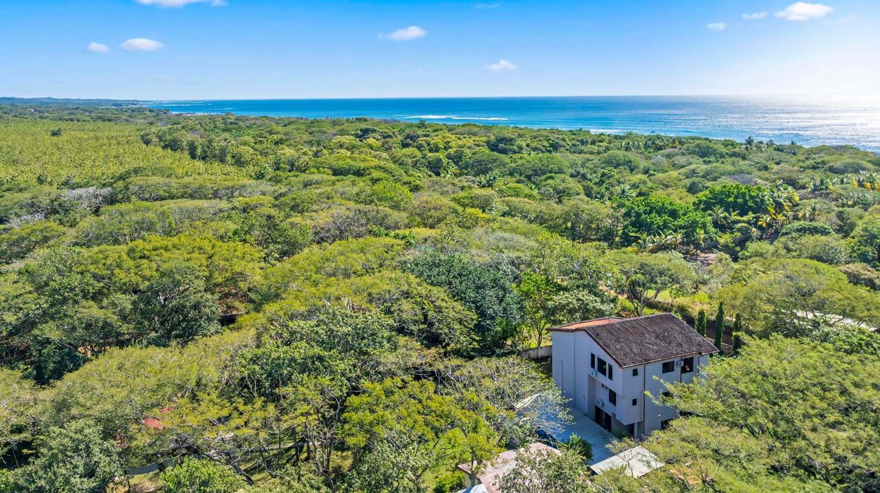 Beautiful 3-Story Property with 4 Apartments, Pool & Panoramic Comforts photo 48