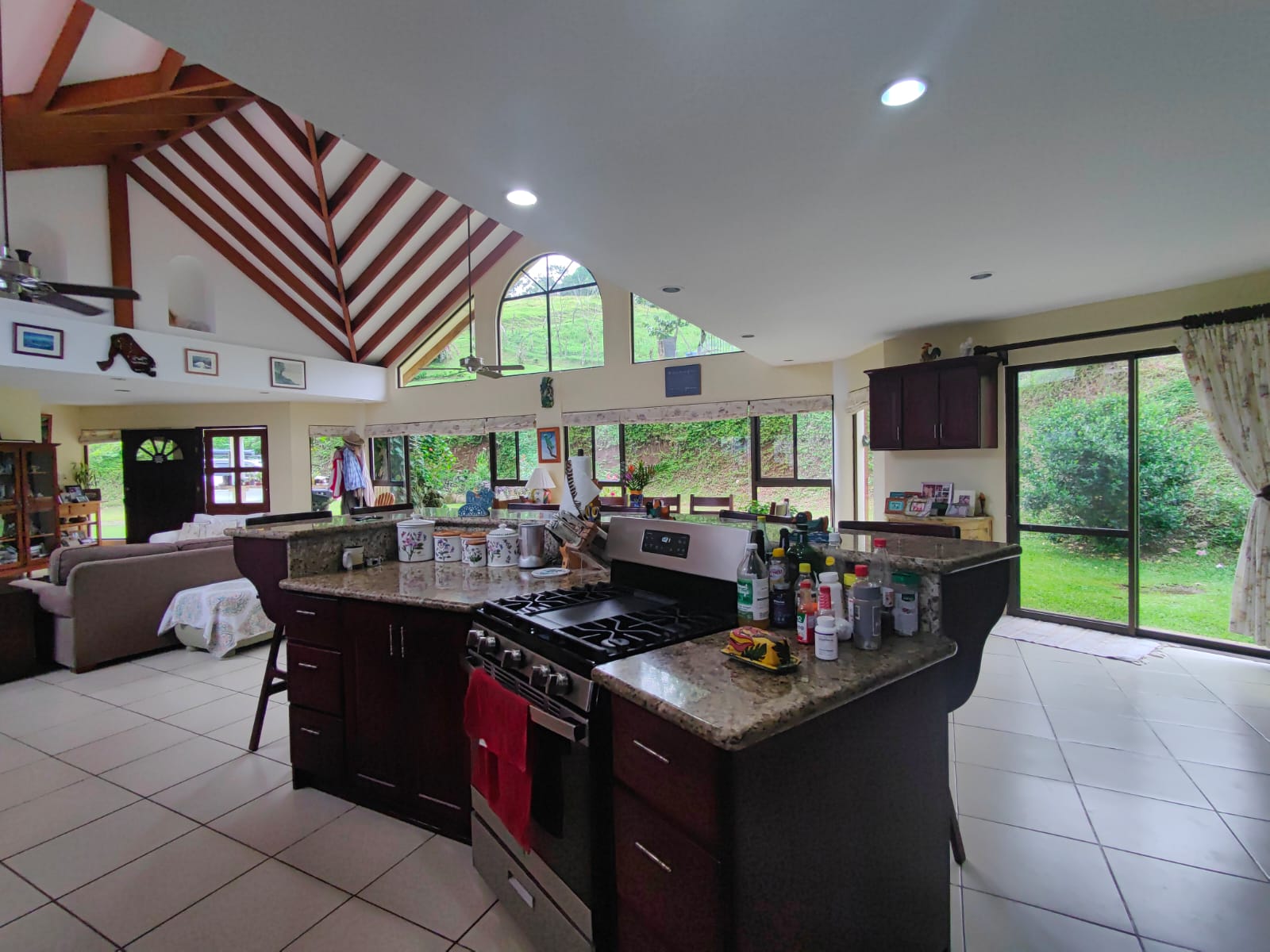 Sprawling, 2 BD/2 BA Home+Office+Apt+Stables+Green House in Tronadora photo 13