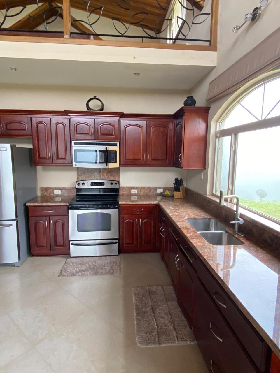 Furnished Loft Home with Jacuzzi and Panoramic Lake & Volcano Views photo 8