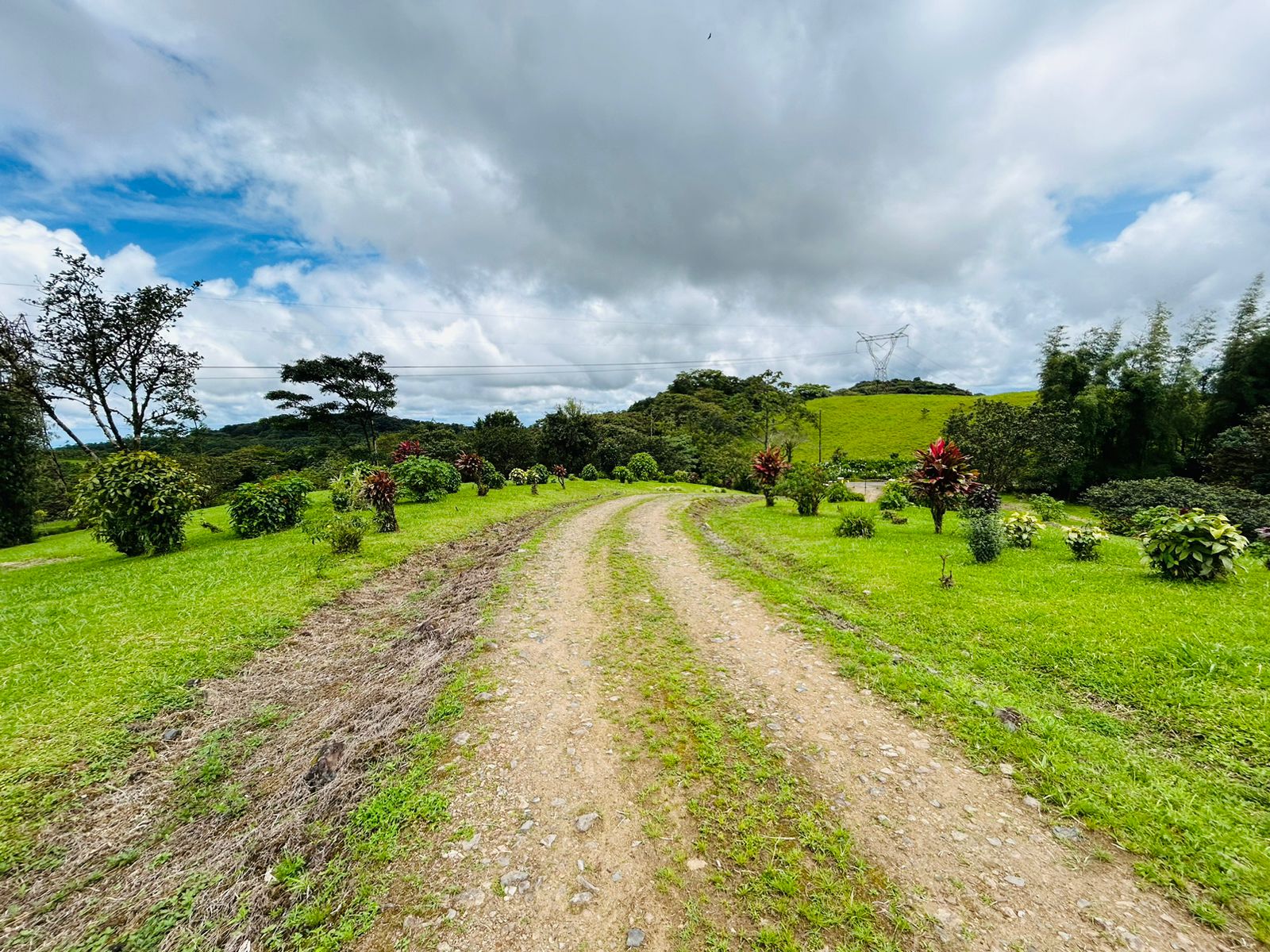 Furnished Loft Home with Jacuzzi and Panoramic Lake & Volcano Views photo 22