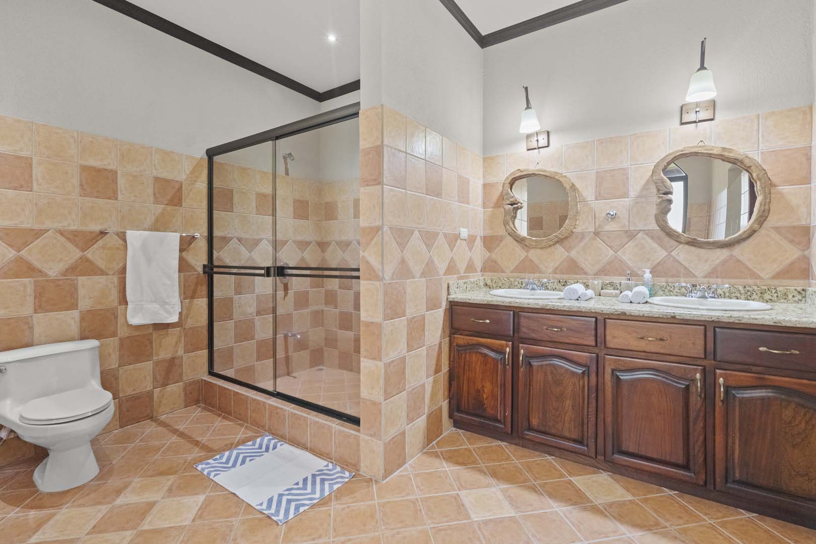 Luxury Home w/ Stunning Mountain Views on a 10,000 m² Estate photo 22