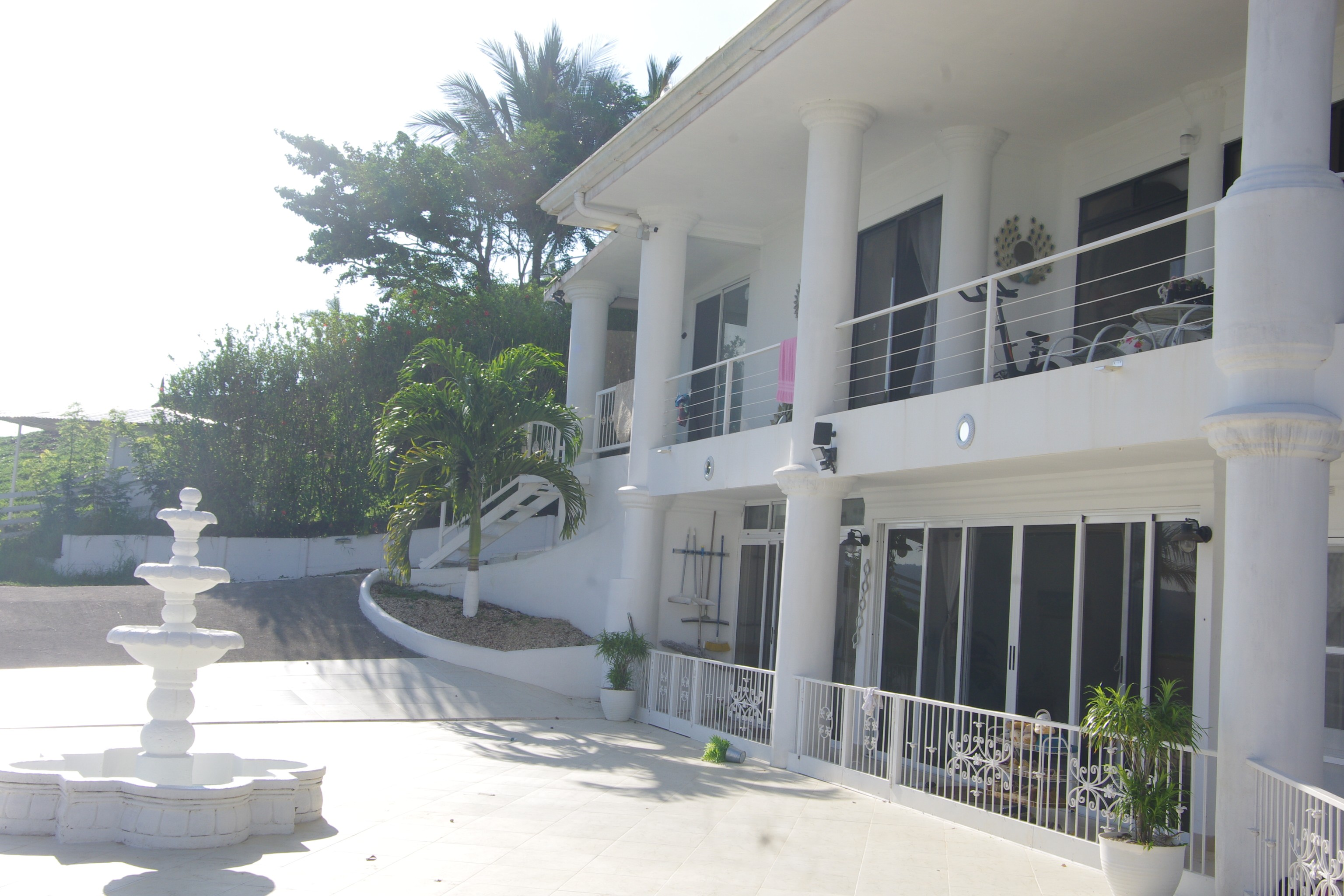 Luxury 7.41 Acre Estate 13 BD 10 BA w/ beautiful views of Lake Arenal & the Volcano  photo 8