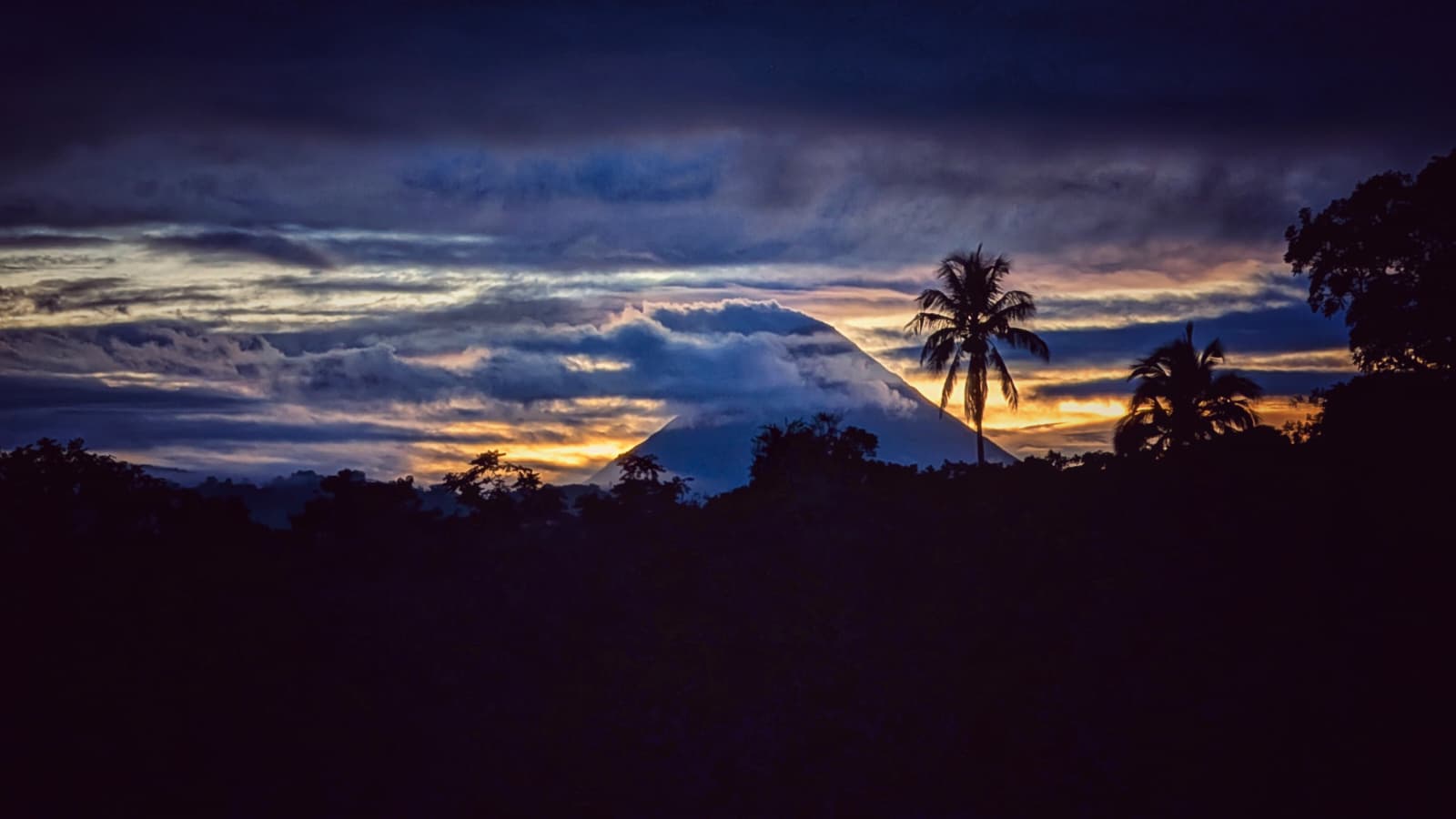 Beautiful Lake & Volcano View Home in Gated Community – Fully Furnished  photo 36