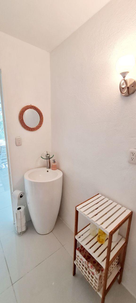 Lakeview Home 4BD 2BAw/ Lake Access, Development Potential & BMW  photo 7