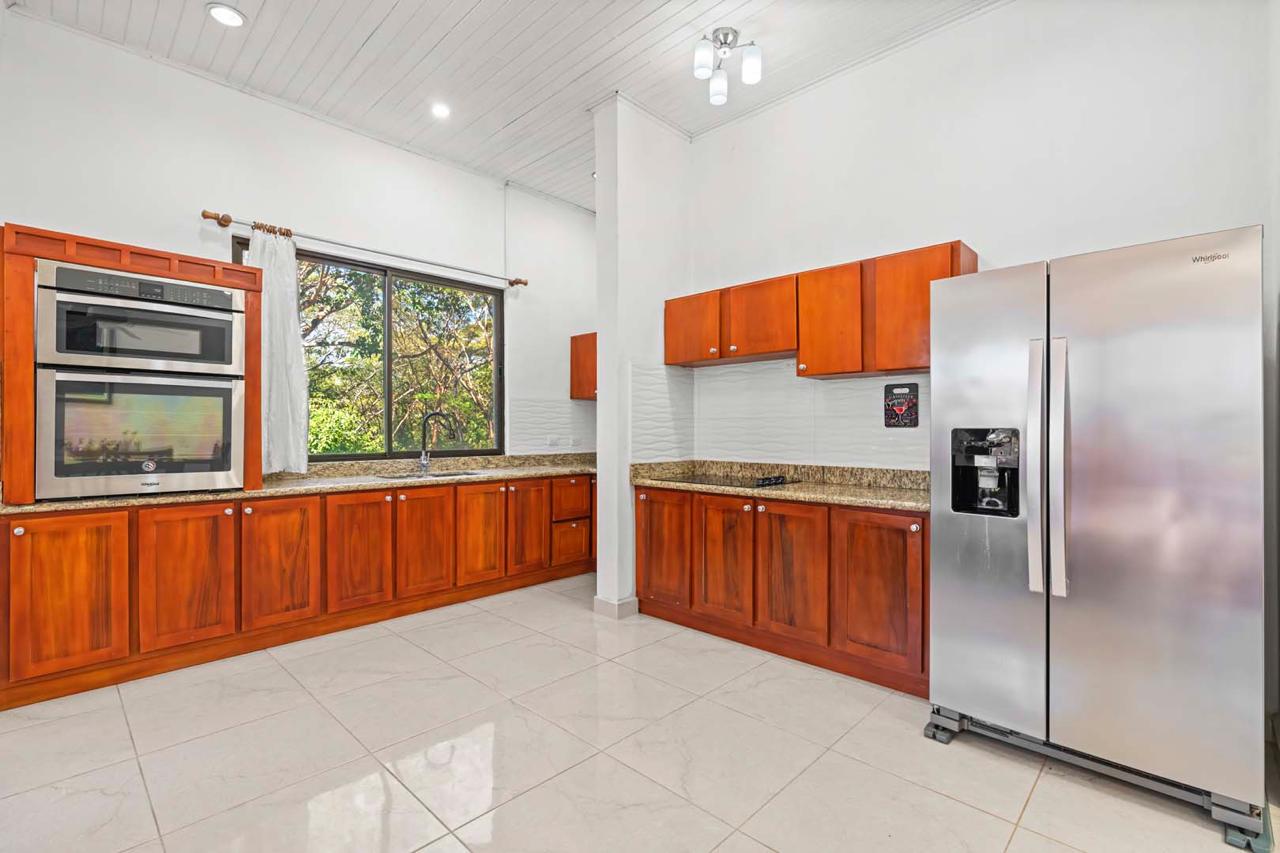 Beautiful 3-Story Property with 4 Apartments, Pool & Panoramic Comforts photo 19